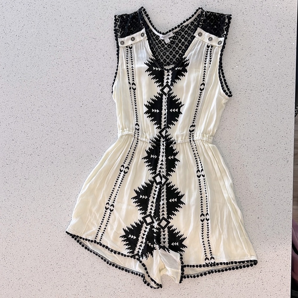 Boho Romper. Skylar and Jade. Size S. Juniors. White and Black